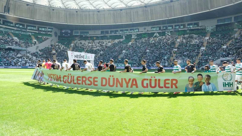 Bursaspor yetim çocuklarla el ele
