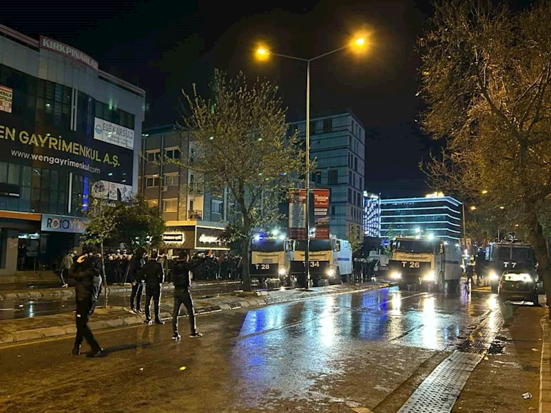 İzmir’de izinsiz yürüyüşlerde 123 gözaltı
