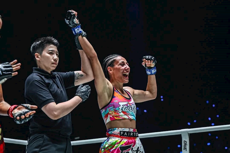 One Championship ringlerinde galibiyet kazanan ilk Türk kadını oldu
