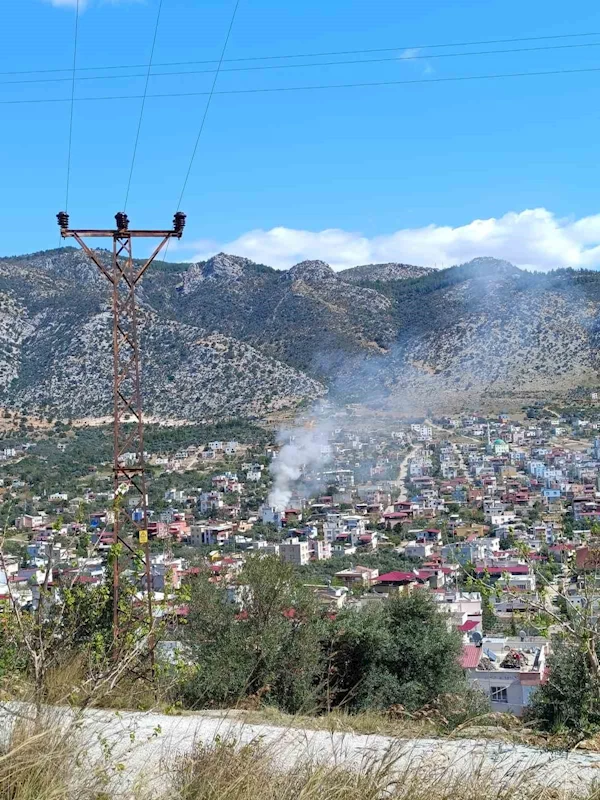 Kozan’da yangın: İki ev kullanılamaz hale geldi
