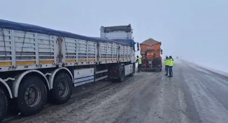 Boğazlıyan’da mahsur kalan tır kurtarıldı
