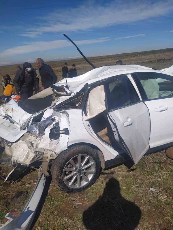 Şanlıurfa’da otomobil şarampole devrildi: 2 ölü, 1 ağır yaralı
