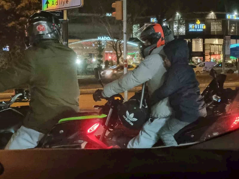 Elazığ’da tehlikeli motosiklet yolculuğu
