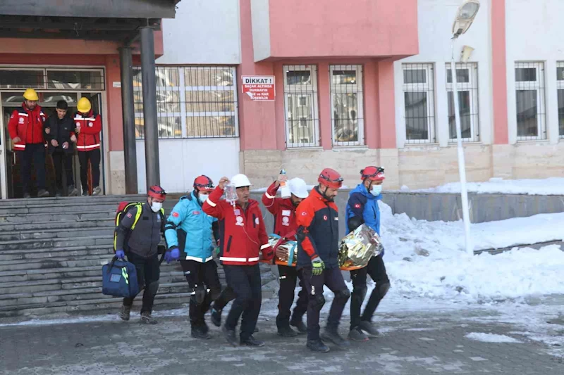 Hakkâri’deki tatbikat gerçeğini aratmadı
