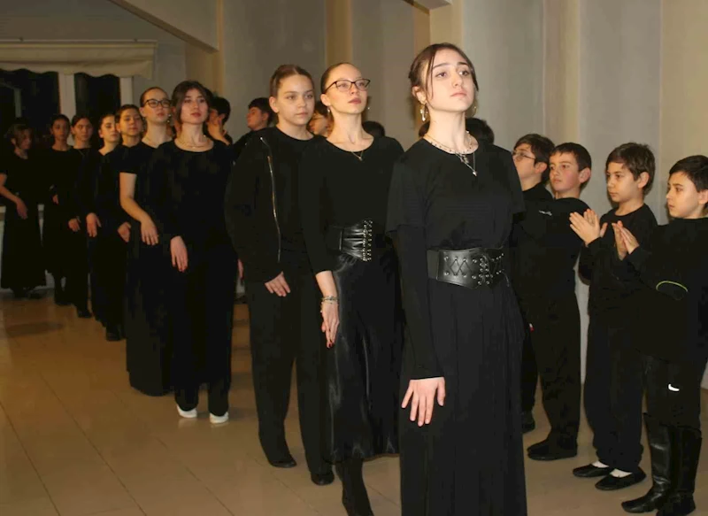 Kuzey Kafkas halk dansını gelecek nesillere aktarmayı amaçlıyorlar
