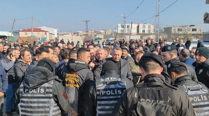 Sultangazi’de mahalle sakinlerinden İBB’ye mezarlık tepkisi
