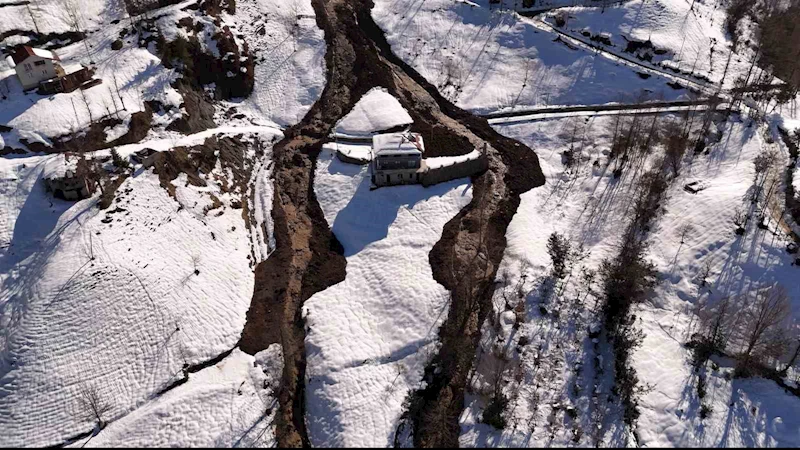 Rize’deki heyelanda tedbir amaçlı boşaltılan ev sahibi 18’e yükseldi
