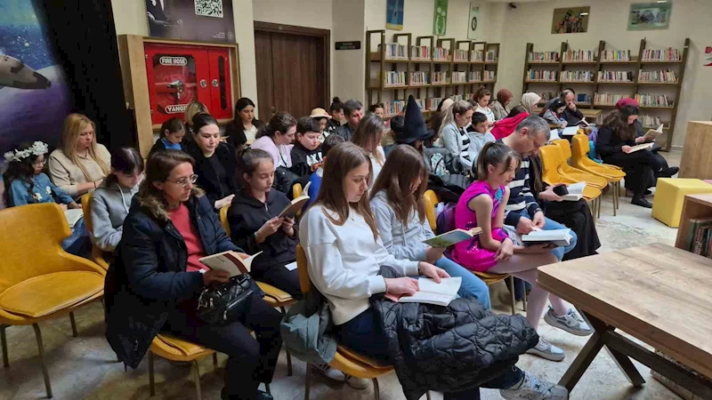 Tekirdağ’da 100 kişi aynı anda kitap okudu: 