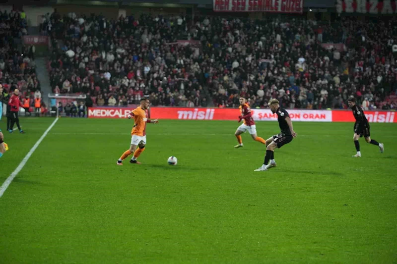 Trendyol Süper Lig: Samsunspor: 0 - Galatasaray: 1 (Maç devam ediyor)
