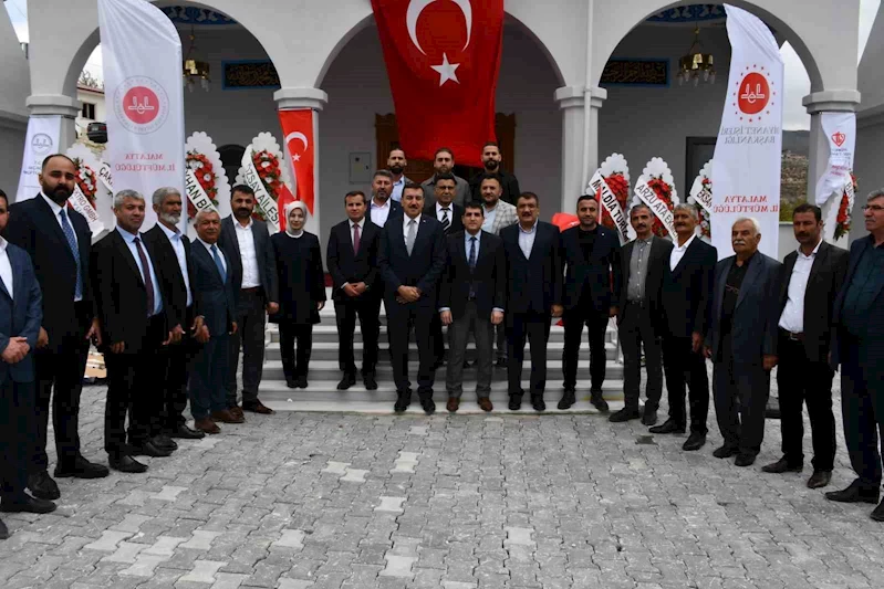 Levent Camii dualarla ibadete açıldı
