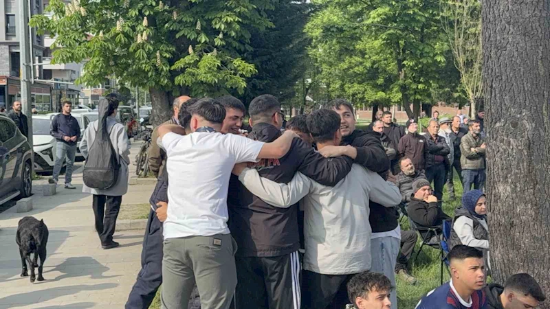 Play-off maçı dev ekranda izlendi
