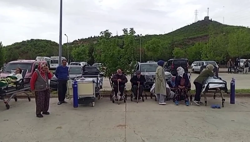 Tunceli Devvlet Hastanesinde yangın çıktı. Hastalar tedbir amaçlı hastane bahçesine çıkarıldı
