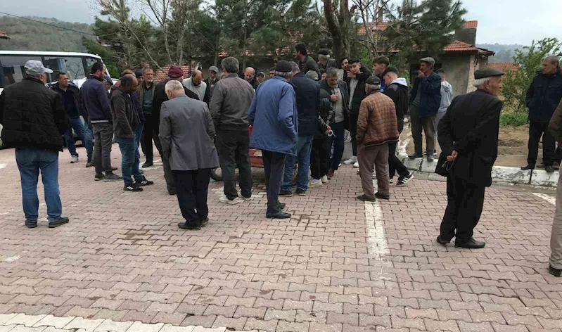 Artçı sarsıntıların devam ettiği Simav Yemişli köyünde halkın tedirgin bekleyişi sürüyor
