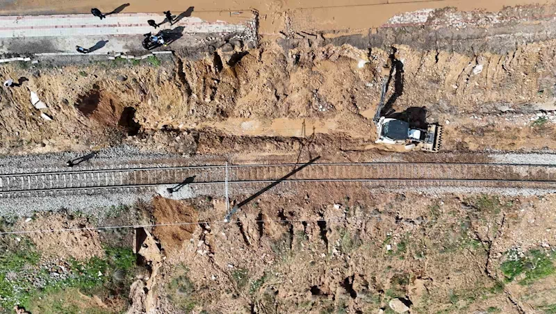 Kırıkkale’de sağanak yağış hayatı felç etti: Tren seferleri durdu, ev ve iş yerlerini su bastı
