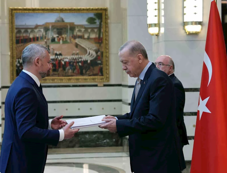 Cumhurbaşkanı Erdoğan’a  5 ülkenin  büyükelçisinden güven mektubu
