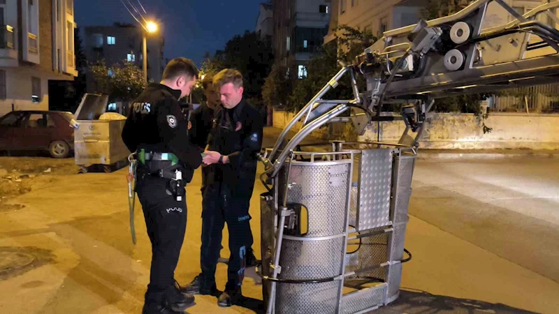 Evde uykuya dalan alzaymır hastası yaşlı adam polisi alarma geçirdi

