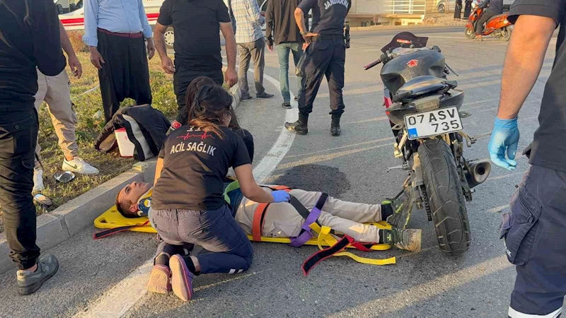 Kamyonetin çarpıp kaçtığı motosikletli yaralandı
