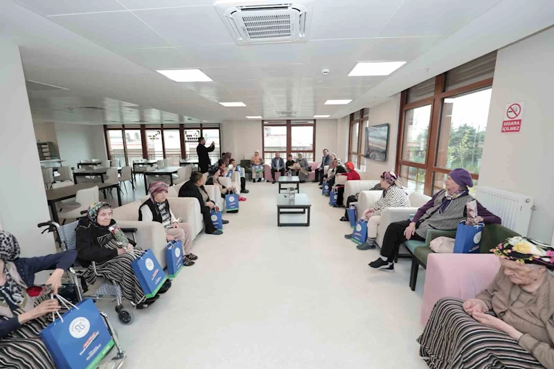 Darülaceze’de Anneler Günü sürprizi: Duygu dolu anlar yaşandı
