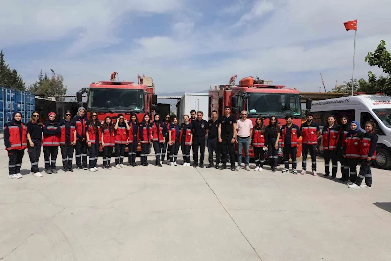 Hatay itfaiyesinden üniversite öğrencilerine yangın eğitimi
