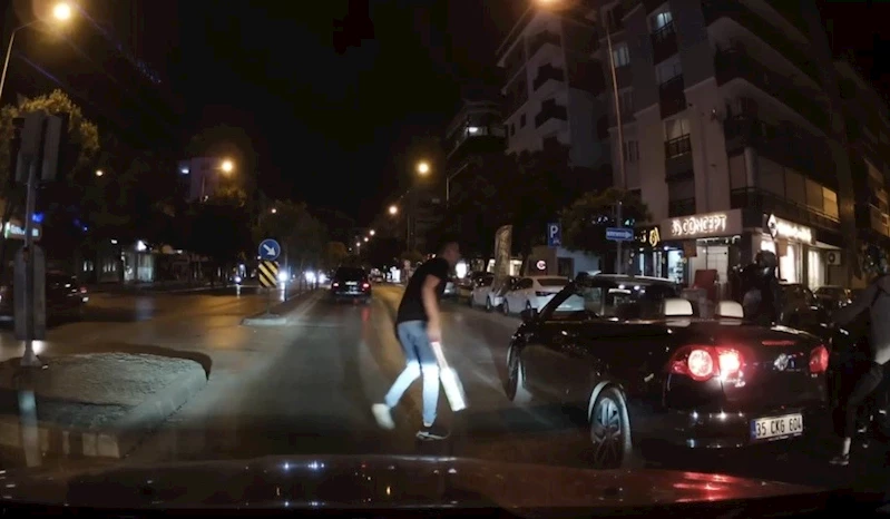 İzmir’de ’döner bıçaklı’ trafik kavgası kamerada
