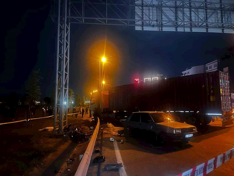 Beylikdüzü’nde kontrolden çıkan tır motosiklete çarptı: 1 ölü, 2 yaralı

