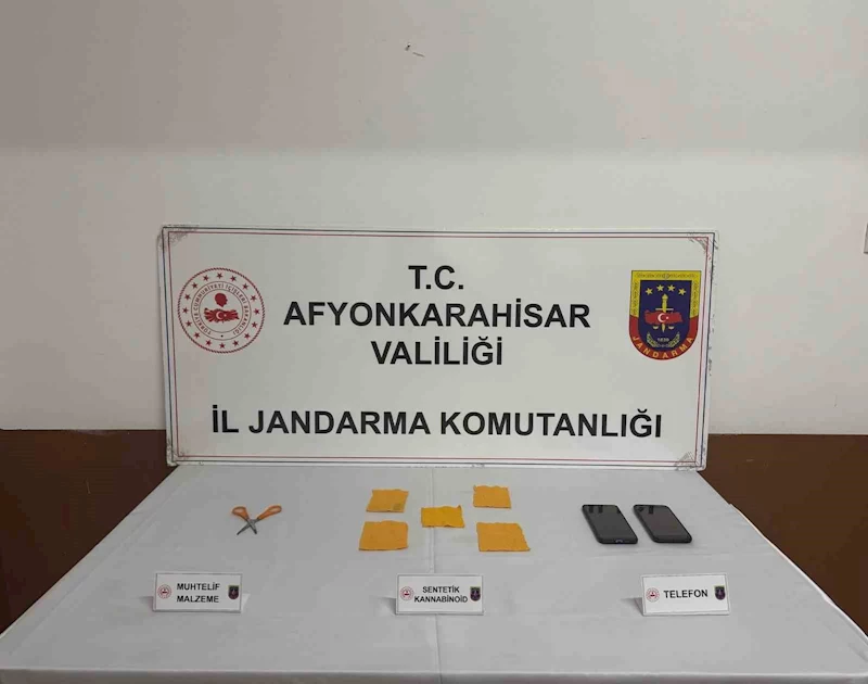 Jandarma bin 780 kullanımlık uyuşturucu emdirilmiş peçete ele geçirdi

