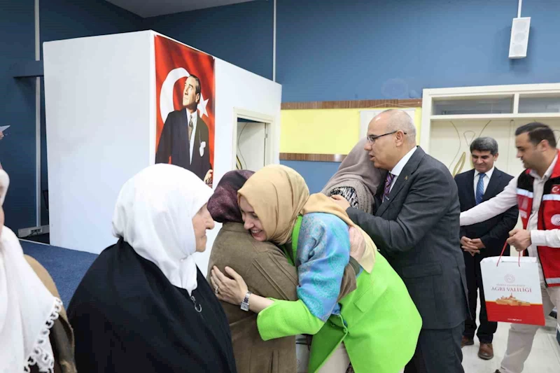 Ağrı’da Anneler Günü’ne özel anlamlı söyleşi programı düzenlendi
