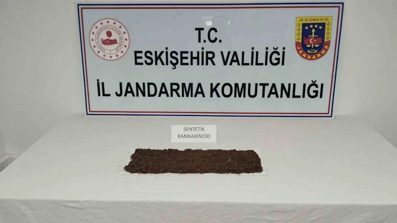 Uyuşturucu ticareti yapmayı amaçlayan şüpheli jandarmadan kaçamadı

