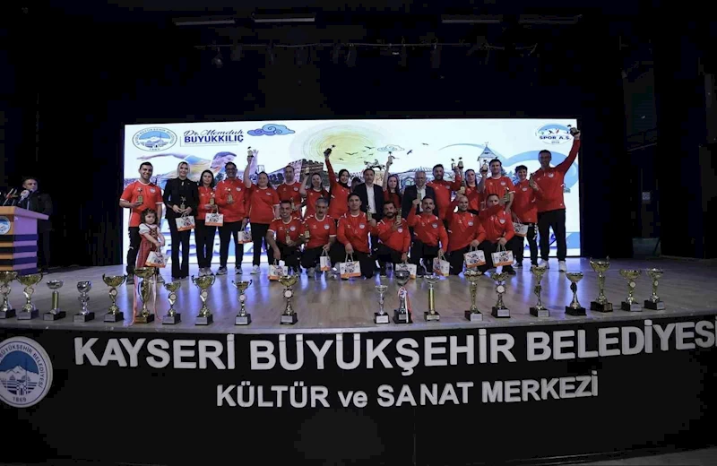 Genç sporcular ödüllendirildi
