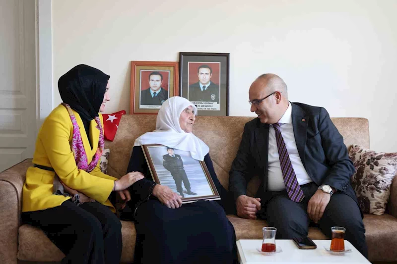 Ağrı Valisi Koç’tan şehit annesine Anneler Günü ziyareti
