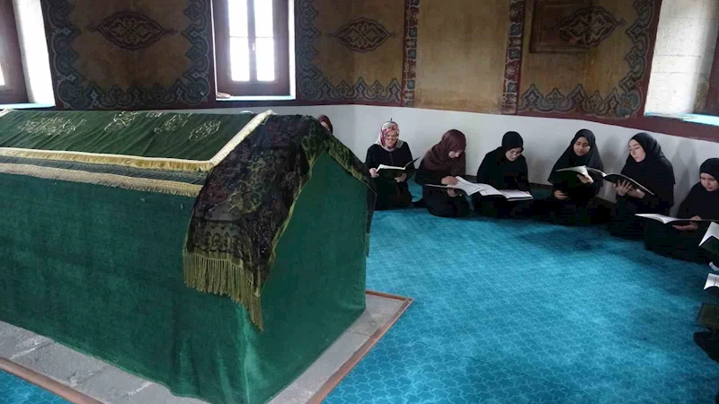 Anneler Günü Gülbahar Hatun’un huzurunda kutlandı
