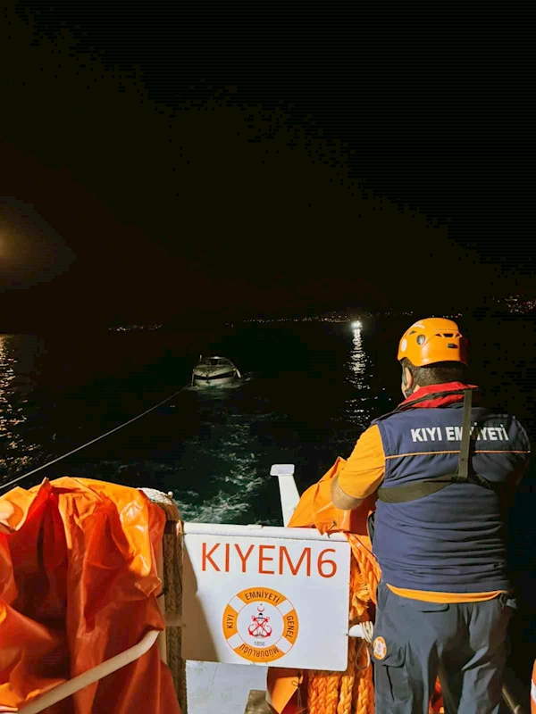 Bodrum açıklarında arızalanan tekneyi KIYEM ekipleri kurtardı
