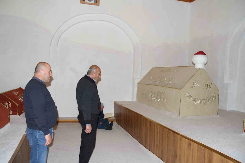 Batı Karadeniz’in fatihi Emir Karatekin Bey’in kabri asırlardır ziyaretçilerini ağırlıyor
