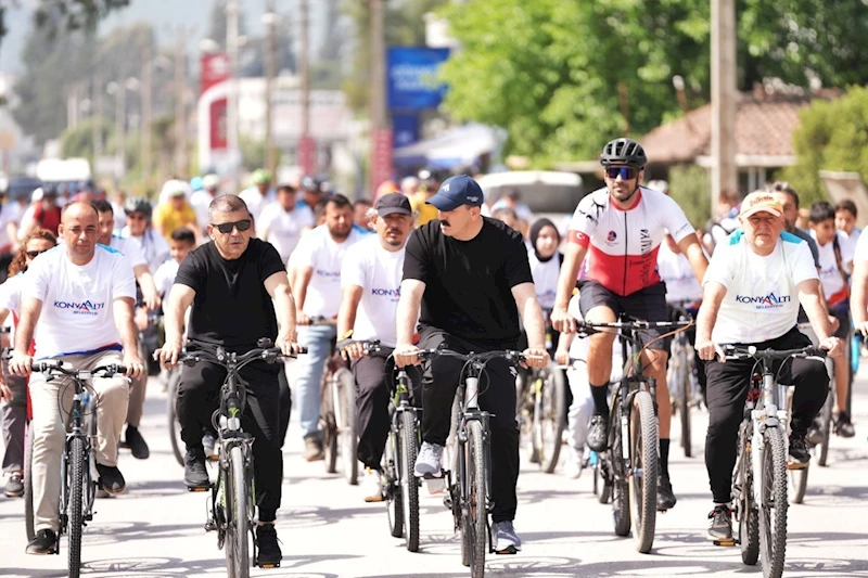 Başkan Kotan Konyaaltılılar ile bisiklet sürdü
