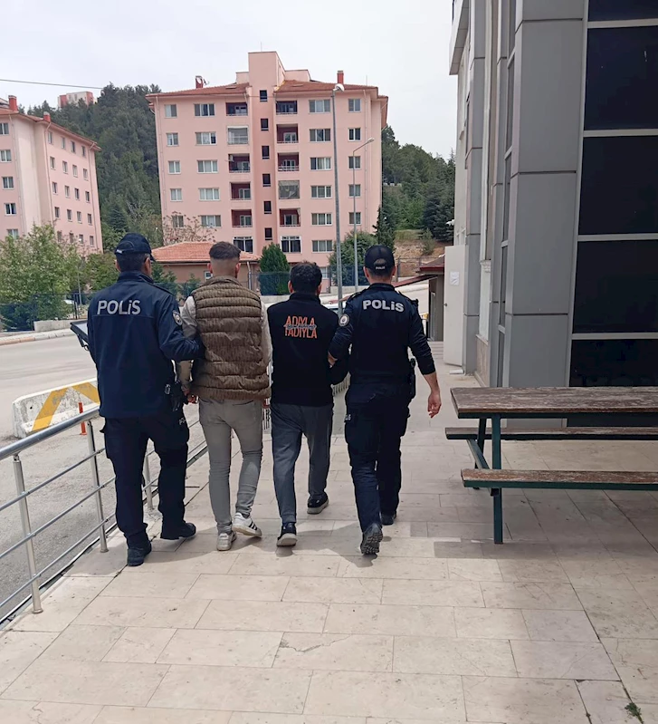 Isparta’da aranan 2 şahıs operasyonla yakalandı
