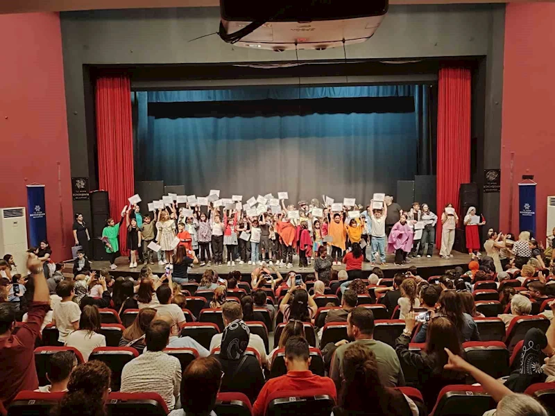 Büyükşehir Belediyesi’nin Drama Atölyesi’ndeki minikler hünerlerini sergiledi
