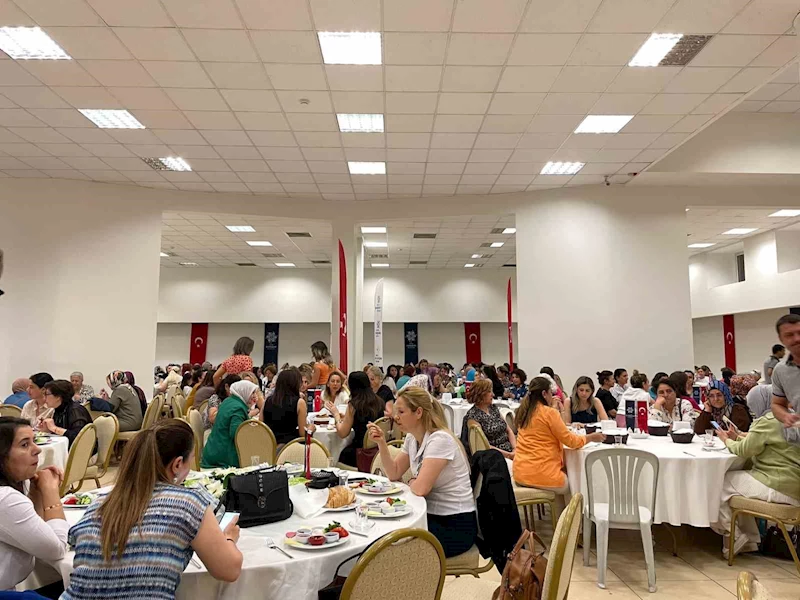 Aydınlılar Anneler Günü’nü Büyükşehir Belediyesi ile birlikte kutladı
