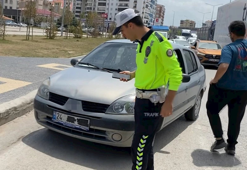 Plakasını bantla kapatıp yola çıktı, yakalanınca, 