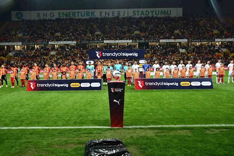 Trendyol Süper Lig: Kayserispor: 2 - Antalyaspor: 1 (İlk yarı)
