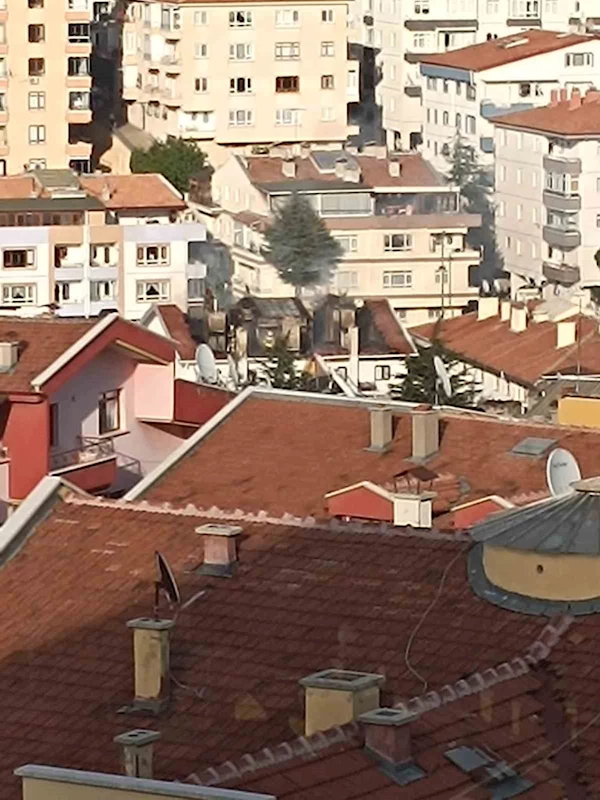 Ankara’da çatı yangını
