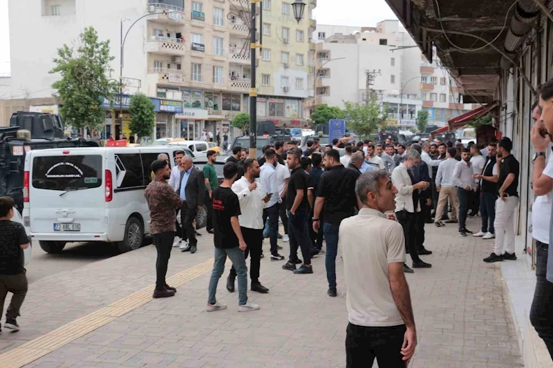 Şırnak’ta mahallede başlayan kavga caddeye taştı: 2 yaralı
