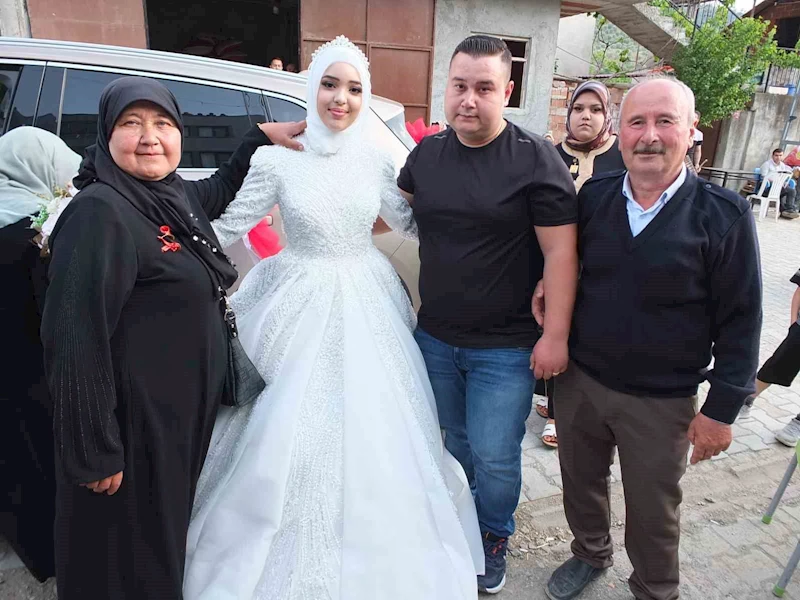 Burhaniye’de Cezayirli geline Türk usulü düğün
