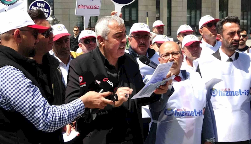 Hizmet-İş Sendikası’ndan Kütahya Belediyesi önünde tepki: 