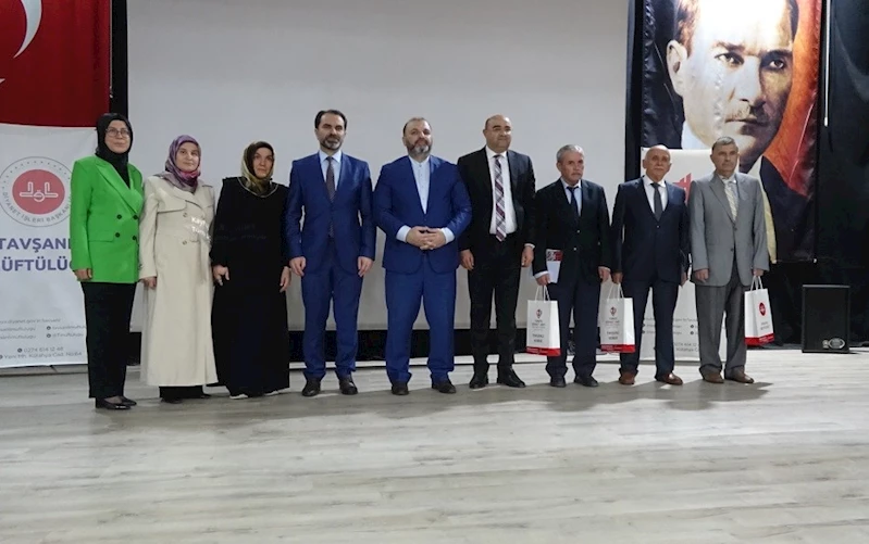 Tavşanlı’da ’Fıtratın Korunması ve Aile’ konferansında işaret diliyle anlatım yapıldı
