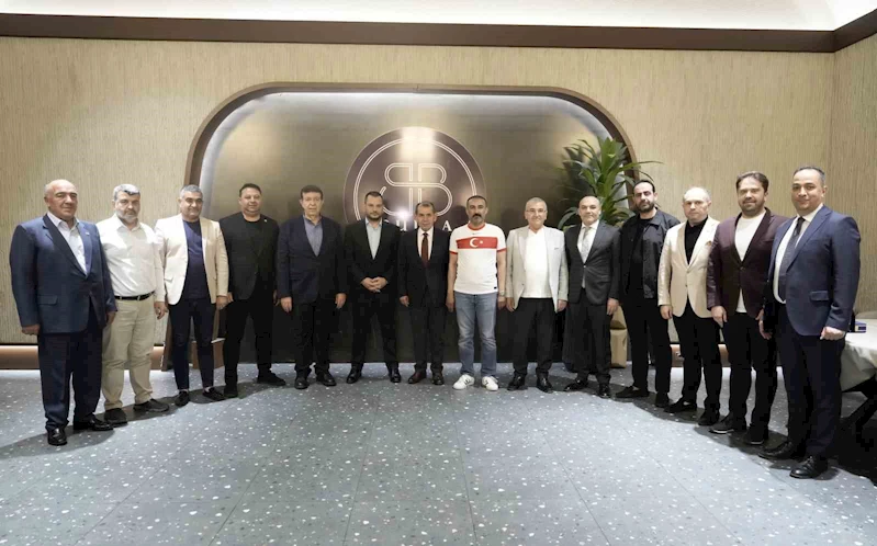Dursun Özbek ve Ertuğrul Doğan dostluk yemeğinde bir araya geldi
