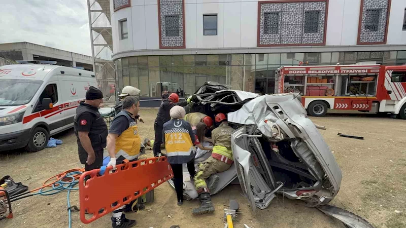 Düzce’de feci kaza 2 yaralı

