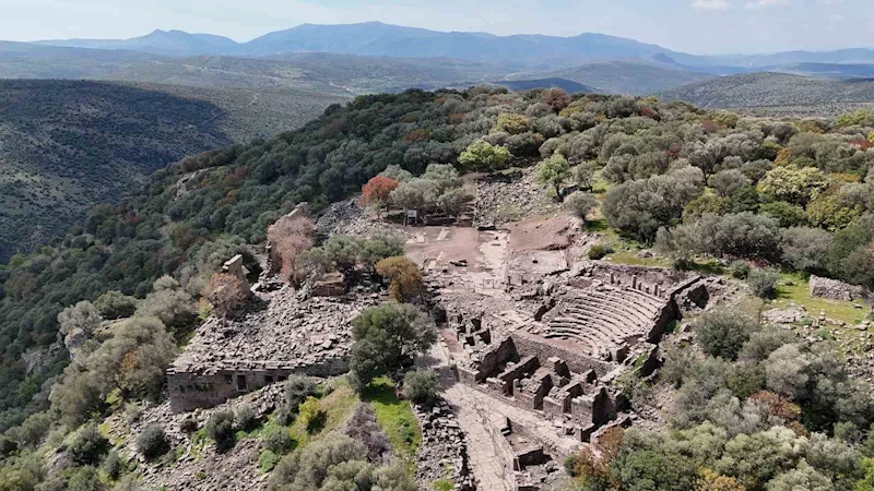 Yunusemre’den Aigai kazı çalışmalarına destek
