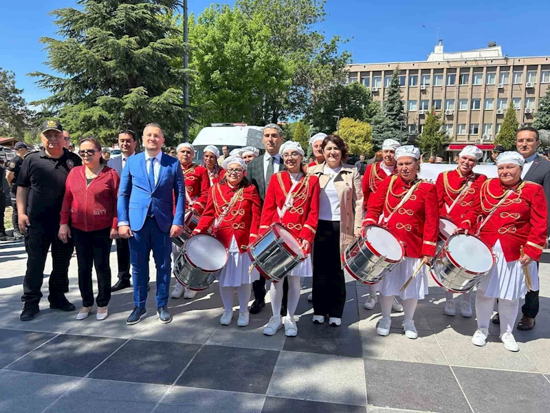 Uşak’ta engellilere farkındalık yürüyüşü gerçekleştirildi
