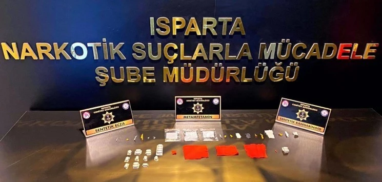 Isparta’da satışa hazır bin 189 kullanımlık sentetik madde ele geçirildi
