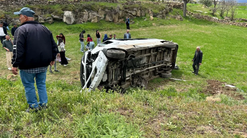 Kayseri’de öğrenci servisi devrildi: 15 yaralı